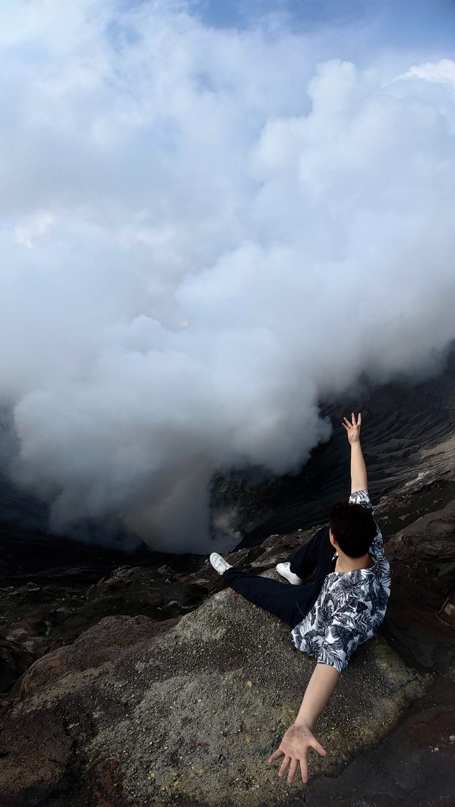 Bromo crater dance