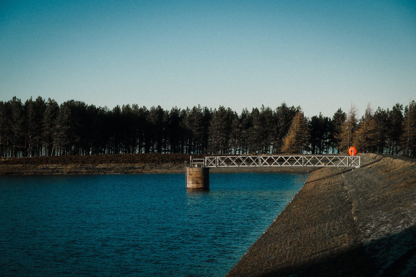 Reservoir bridge