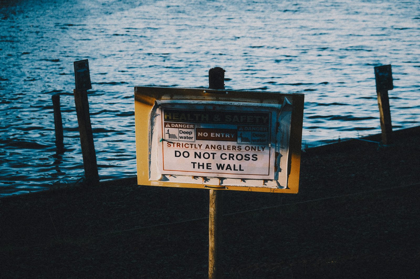 Reservoir warning sign
