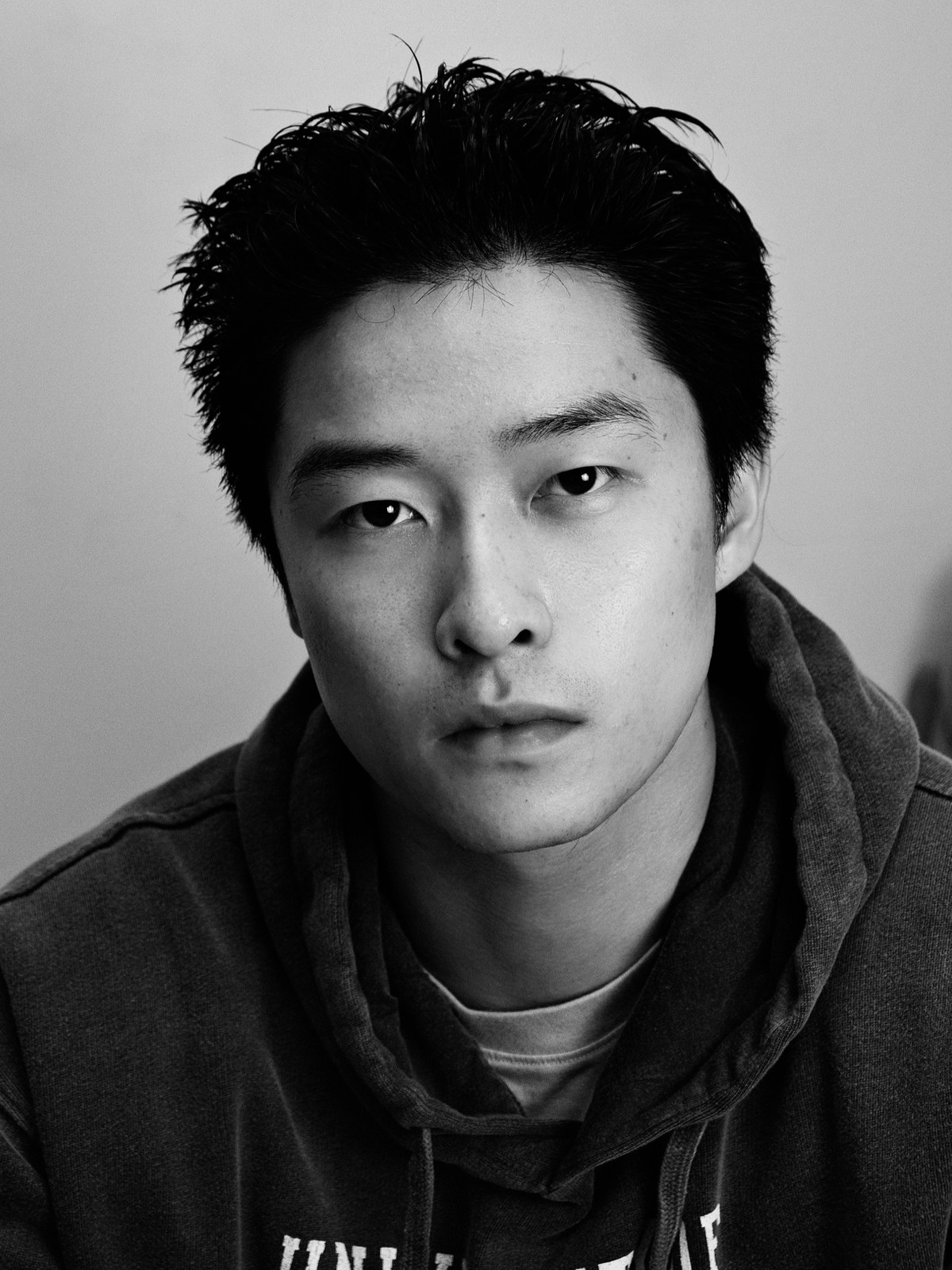 Black-and-white portrait of Zhenhao Wen